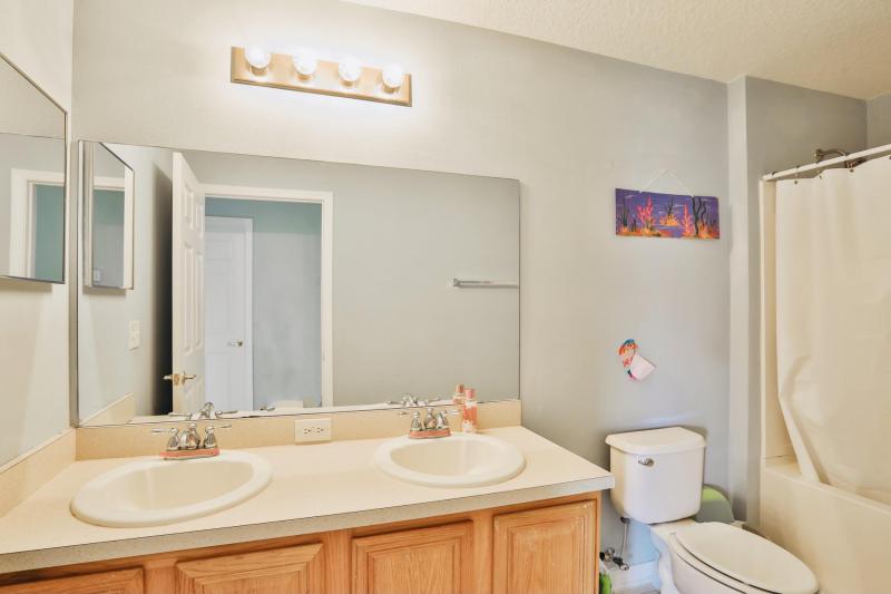 9101 KENTUCKY DAY CT gallery image #12