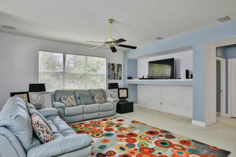 9101 KENTUCKY DAY CT gallery image #8