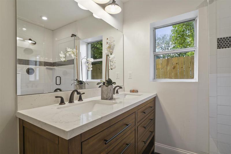 2149 Woodside St gallery image #17