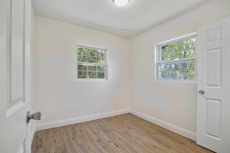 2149 Woodside St gallery image #22