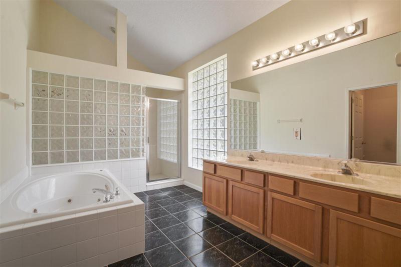4918 Sumner Creek Dr gallery image #21