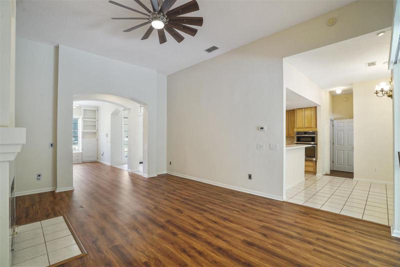 4918 Sumner Creek Dr gallery image #3