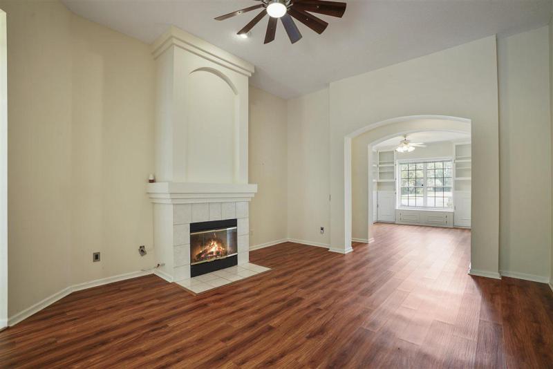 4918 Sumner Creek Dr gallery image #4