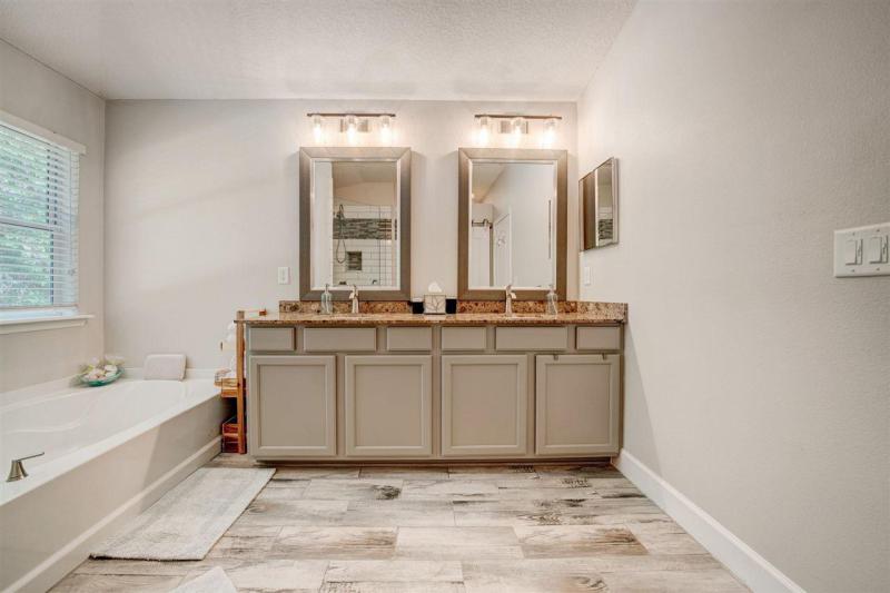 12459 Sugarberry Way gallery image #23