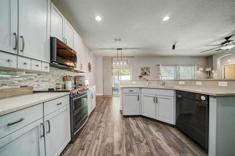 12459 Sugarberry Way gallery image #9
