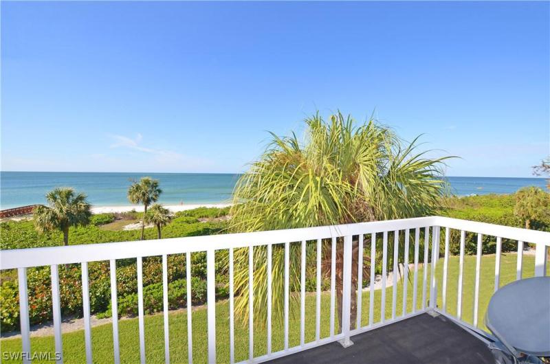 147 Barefoot CIR Bonita Springs, FL 34134 photo 3