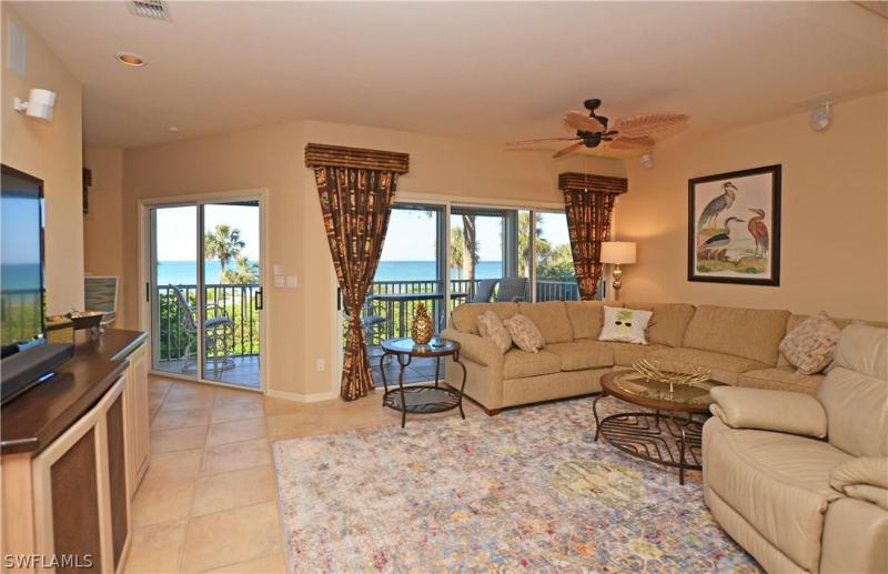 147 Barefoot CIR Bonita Springs, FL 34134 photo 4