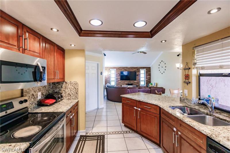 1455 SE 14th Terrace gallery image #15