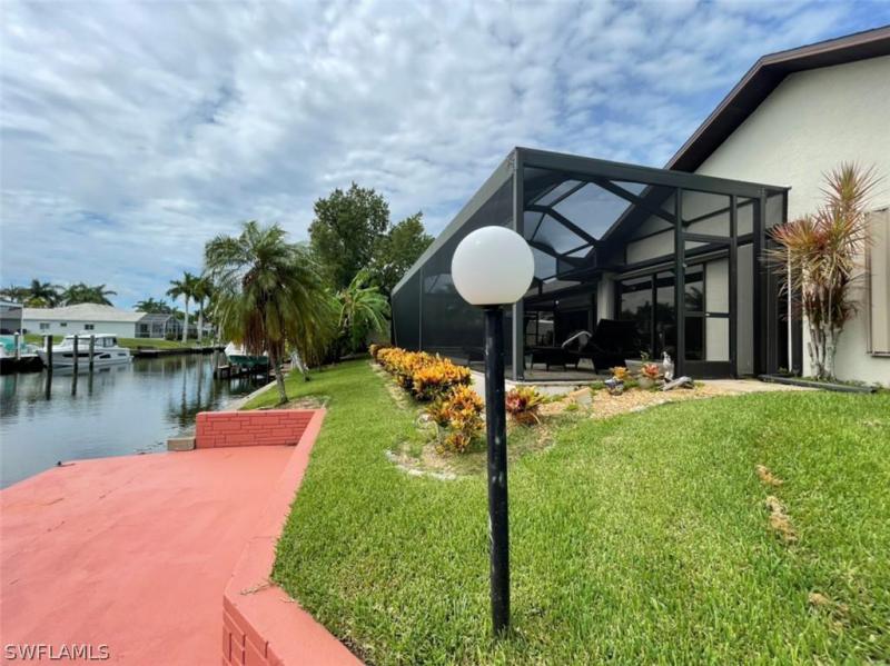 4909 SW 9th Place gallery image #30