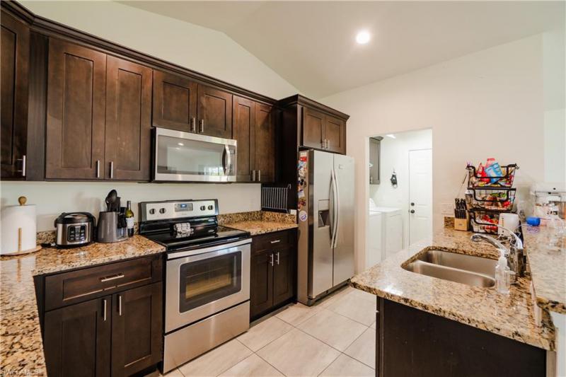 4544 SW 16th Place gallery image #2