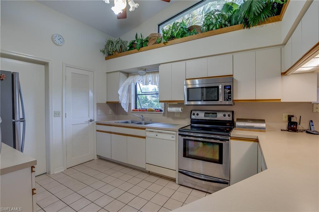 9256 Winterview DR Naples, FL 34109 photo 4