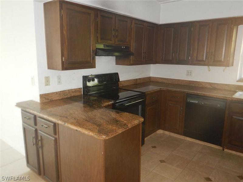 806 Fairlawn CT Marco Island, FL 34145 photo 2