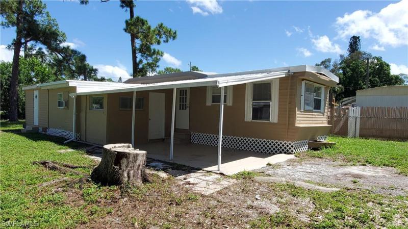 Homes for sale in the Suncoast Estates Unrec subdivision North Fort