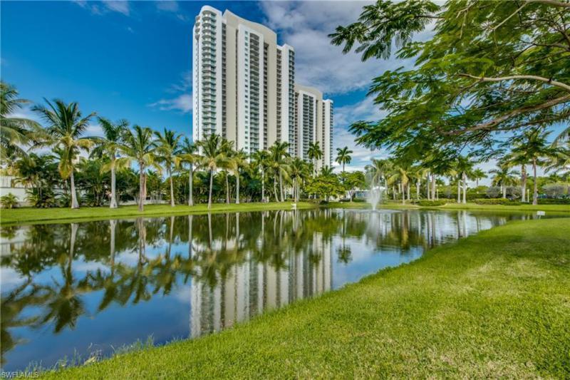 3000 Oasis Grand, FORT MYERS, FL