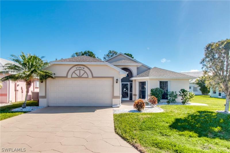 Sabal Springs Golf Homes for Sale and Real Estate in North Fort Myers