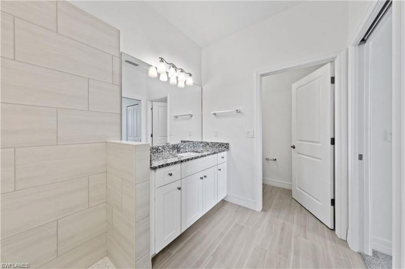 1012 NW 35th Place gallery image #14