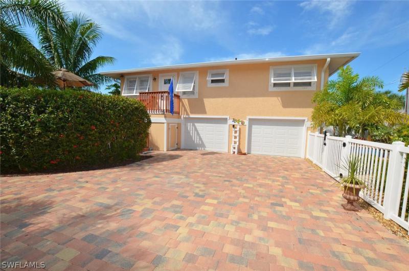 111 Andre Mar, Fort Myers Beach, FL