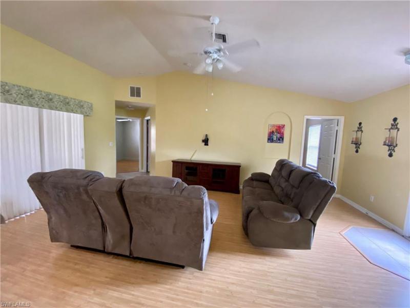 2722 SW 3rd Avenue gallery image #3