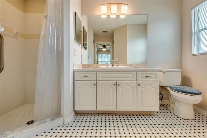 3019 SW 10th Place gallery image #22