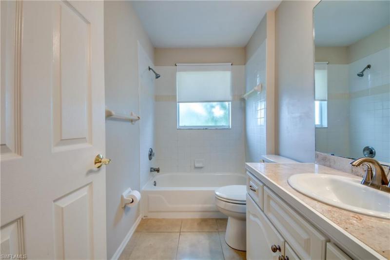 3019 SW 10th Place gallery image #25