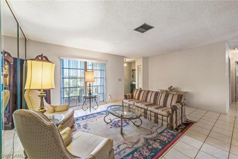 2336 Kent AVE Fort Myers, FL 33907 photo 3