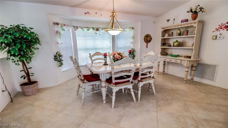 4010 SW 19th Place gallery image #7