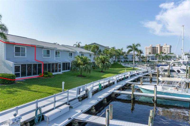 Boardwalk Caper Condominiums in Fort Myers Beach, Boaters Community in