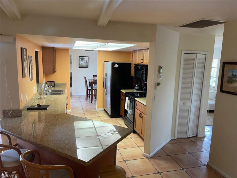4908 SW 1st Court gallery image #5