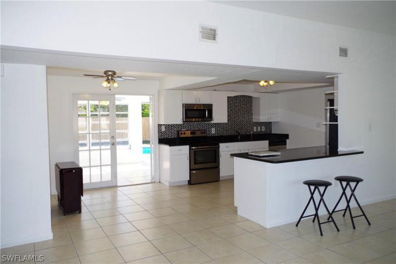 2248 Aldridge AVE Fort Myers, FL 33907 photo 2