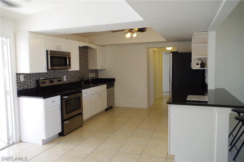 2248 Aldridge AVE Fort Myers, FL 33907 photo 3