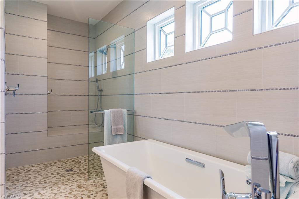 1800 Menorca CT Marco Island, FL 34145 photo 17