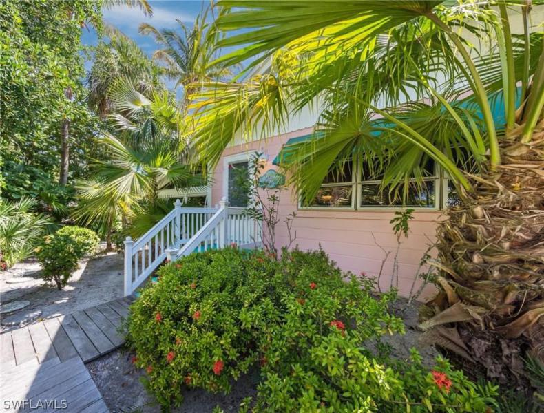 325 E Gulf, Sanibel, FL