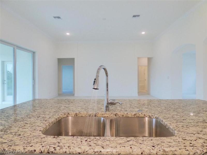1318 SE 13th Terrace gallery image #18
