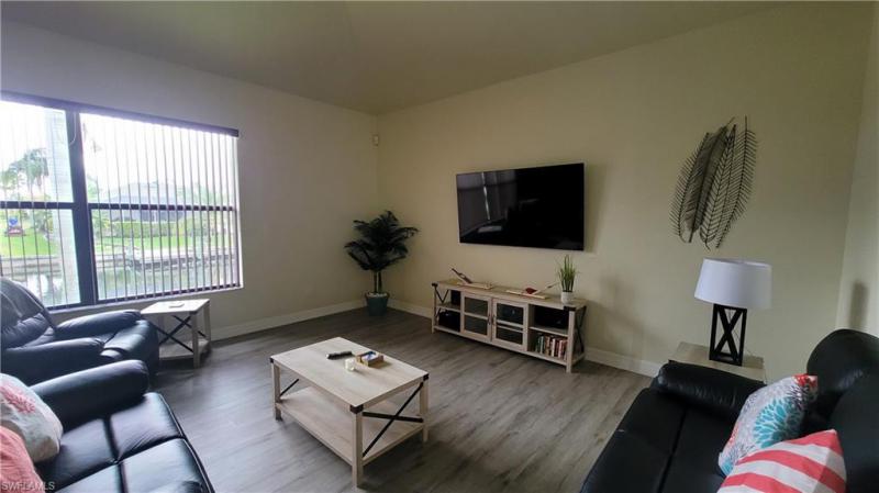 4323 SW 18th Place gallery image #5