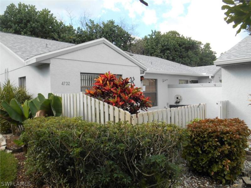 Homes for sale in the Pine Ridge Of Fort Myers Villa subdivision Fort