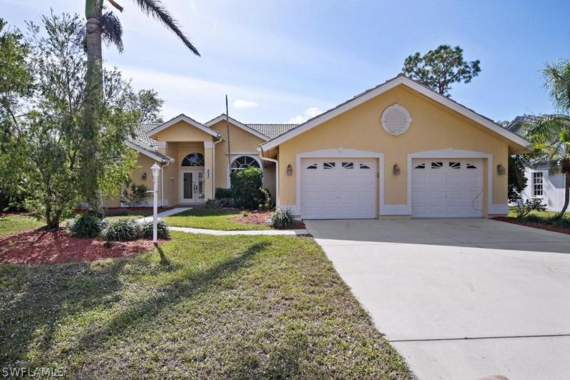 2022 Laguna WAY Naples, FL 34109 photo 1