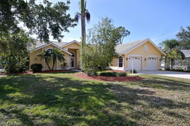 2022 Laguna WAY Naples, FL 34109 photo 2